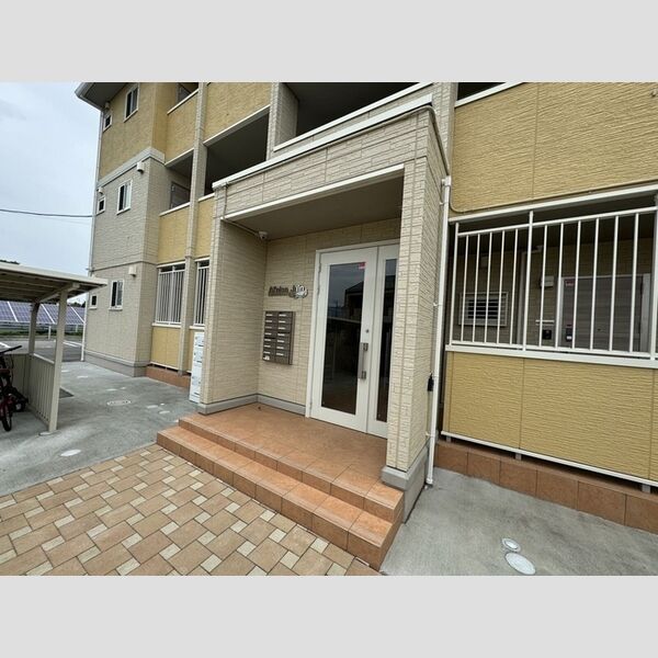 エントランス (エントランス)