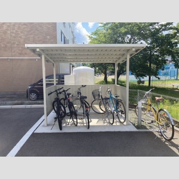 現地周辺 (駐輪場)