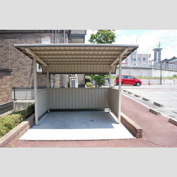 現地周辺 (C棟駐輪場)