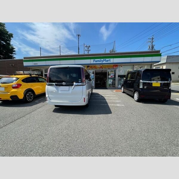現地周辺 (ファミリーマート　須坂駅南店)