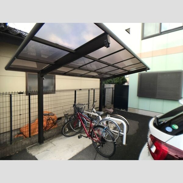 現地周辺 (駐輪場)