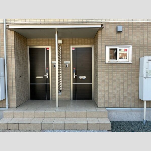 エントランス (玄関前)