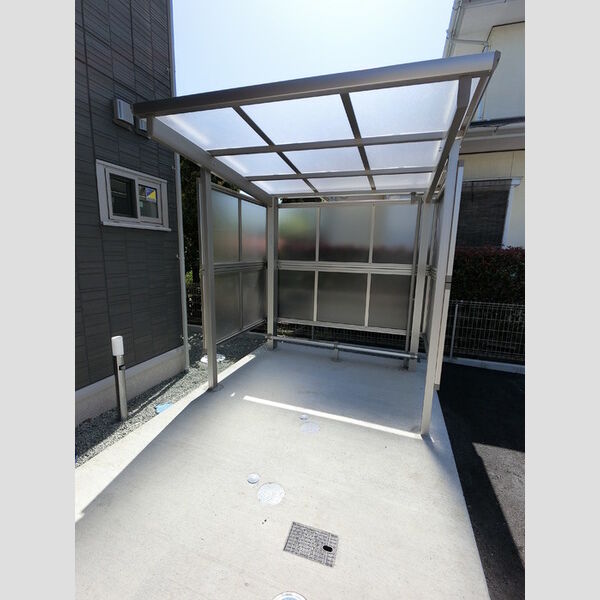 現地周辺 (駐輪場)