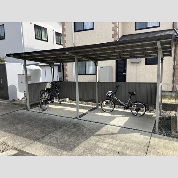 現地周辺 (駐輪場)