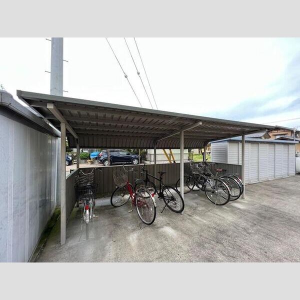 現地周辺 (駐輪場)