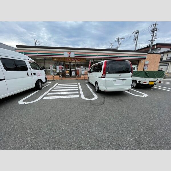 現地周辺 (セブンイレブン)