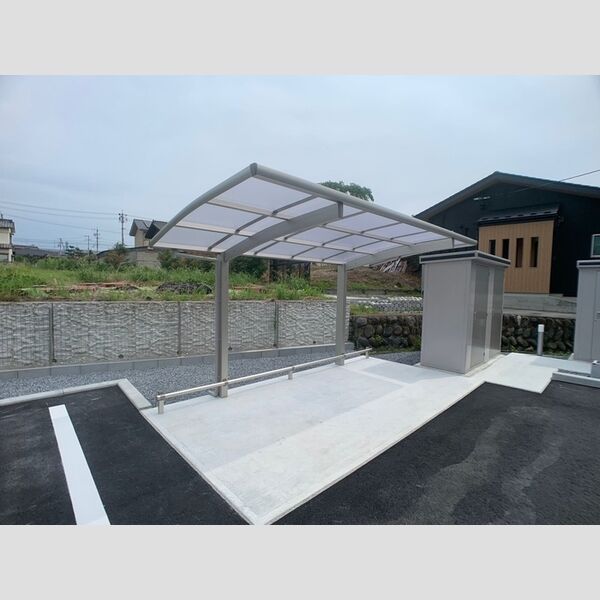 現地周辺 (駐輪場)