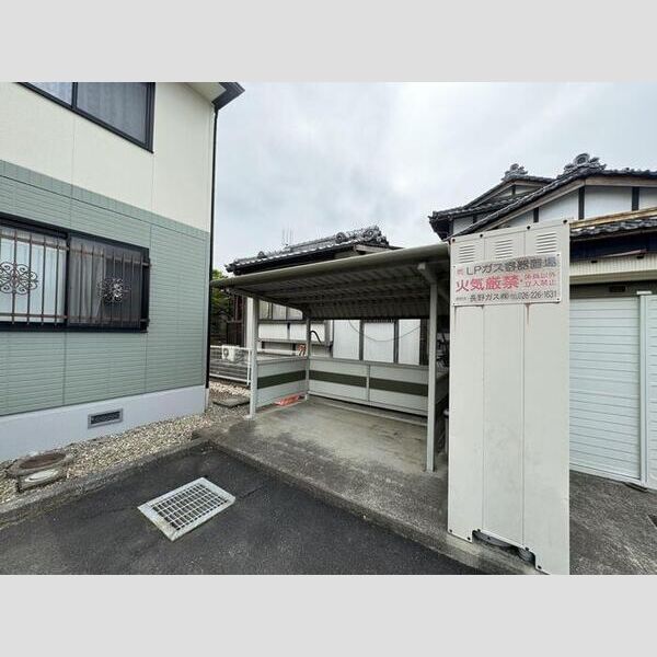 現地周辺 (駐輪場)