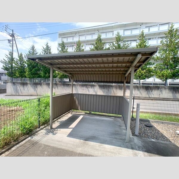 現地周辺 (駐輪場)