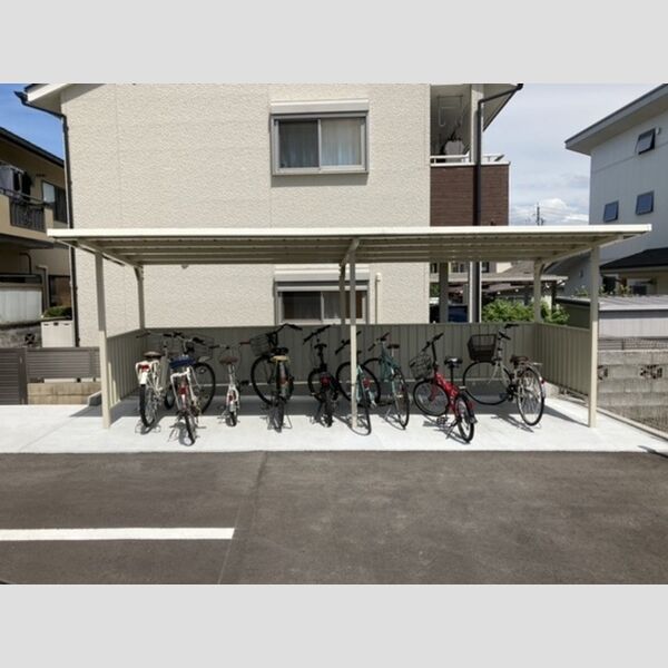 現地周辺 (駐輪場)
