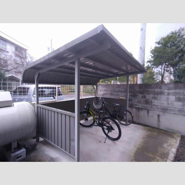 現地周辺 (駐輪場)