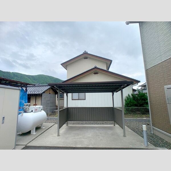 現地周辺 (駐輪場)