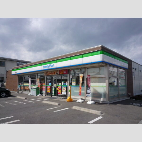 現地周辺 (ファミリーマート長野五分一店　481m)