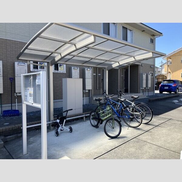 現地周辺 (駐輪場)