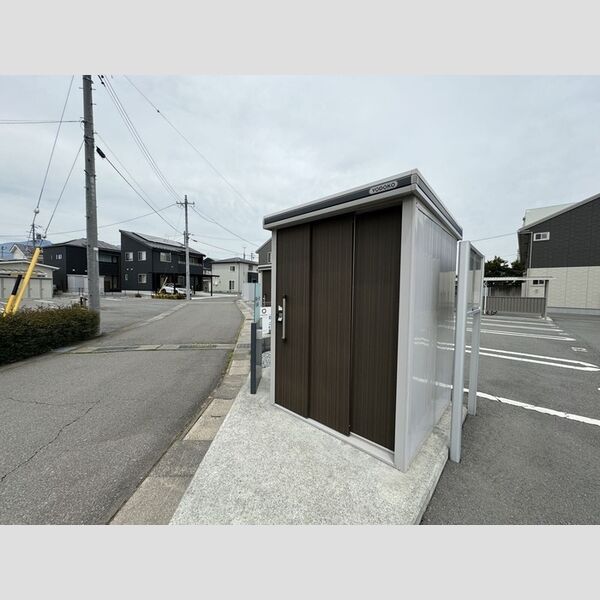 現地周辺 (ごみ置き場)