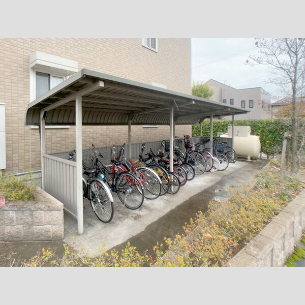 現地周辺 (駐輪場)