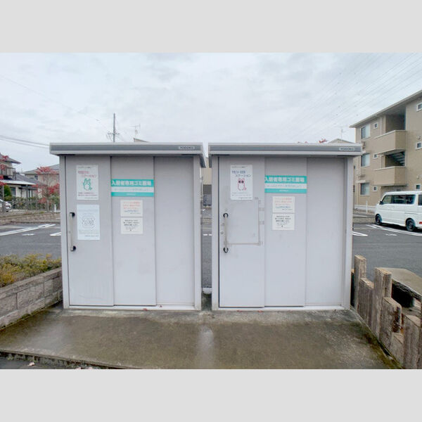 現地周辺 (ゴミ置き場)