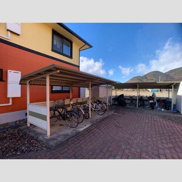 現地周辺 (駐輪場)