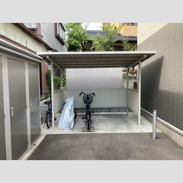 現地周辺 (駐輪場)