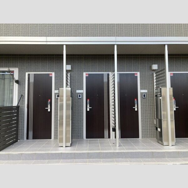 現地周辺 (玄関前)