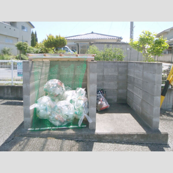 現地周辺 (ゴミ置き場)