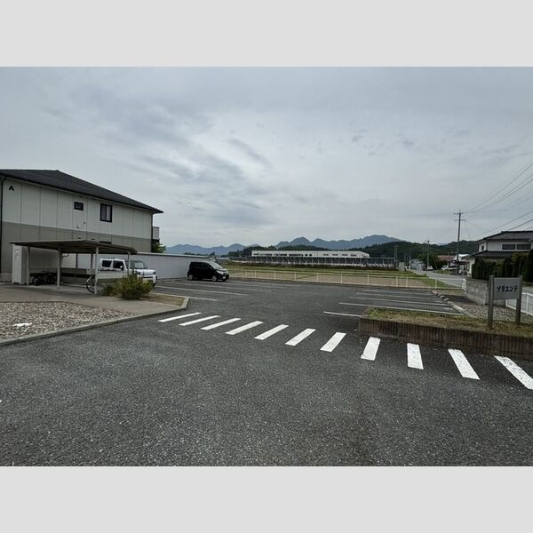 駐車場 (駐車場)