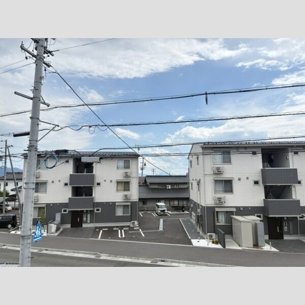 現地周辺 (バルコニーから)
