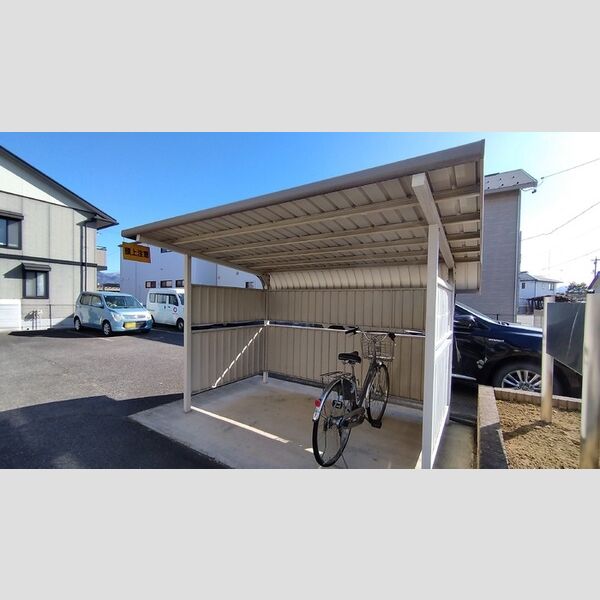 現地周辺 (駐輪場)