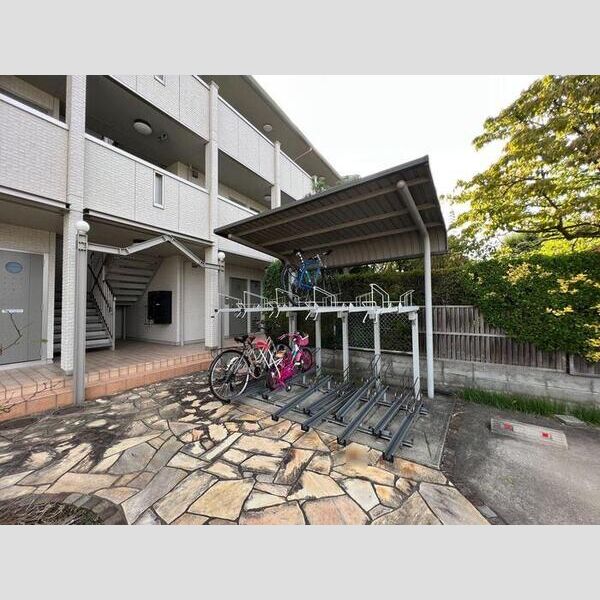 現地周辺 (駐輪場)