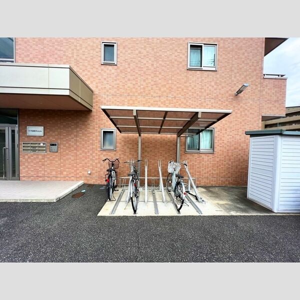 現地周辺 (駐輪場)