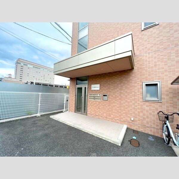 エントランス (エントランス)