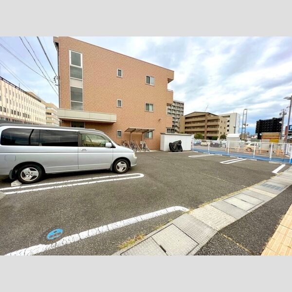 駐車場 (駐車場)