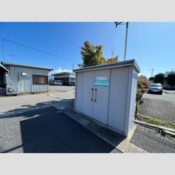 現地周辺 (ゴミ置き場)