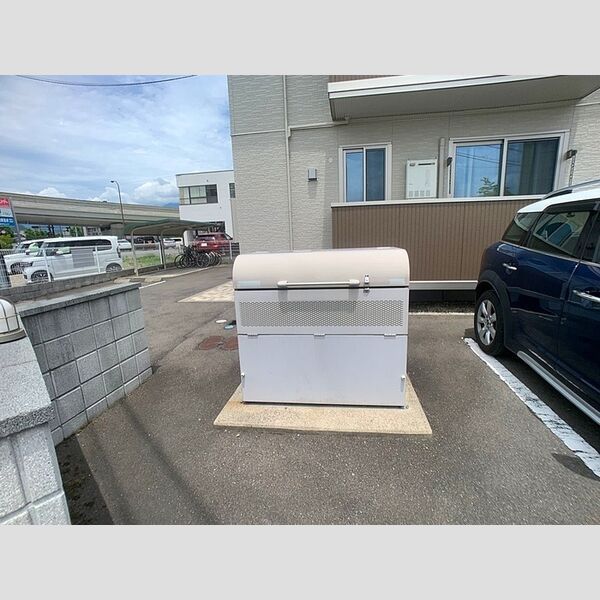 現地周辺 (ゴミ置き場)
