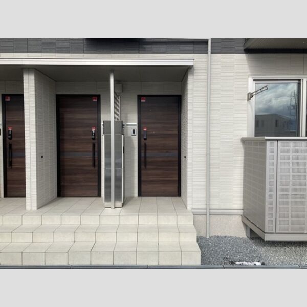 エントランス (玄関前)