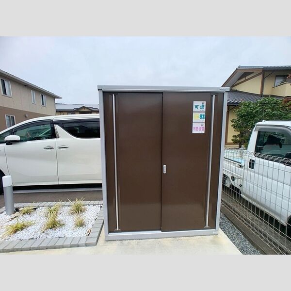 現地周辺 (ゴミ置き場)