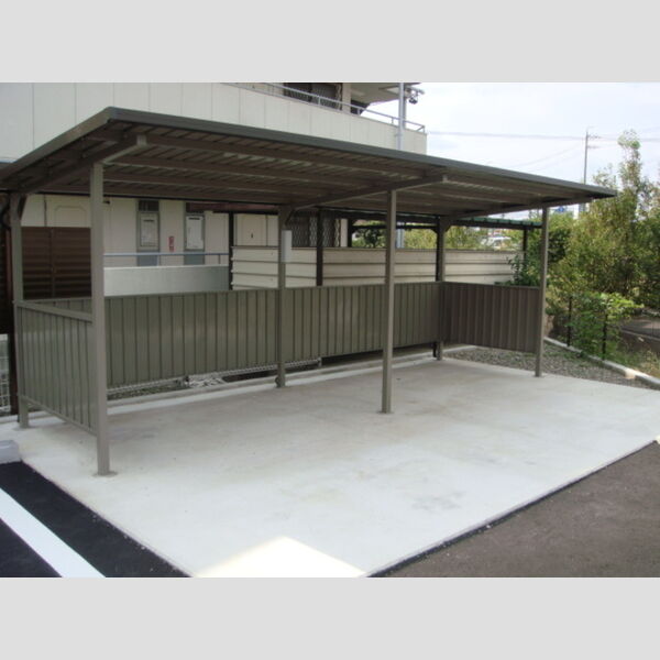 現地周辺 (駐輪場)