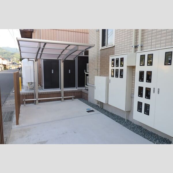 現地周辺 (駐輪場)