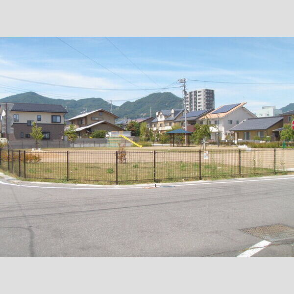 現地周辺 (隣接公園)