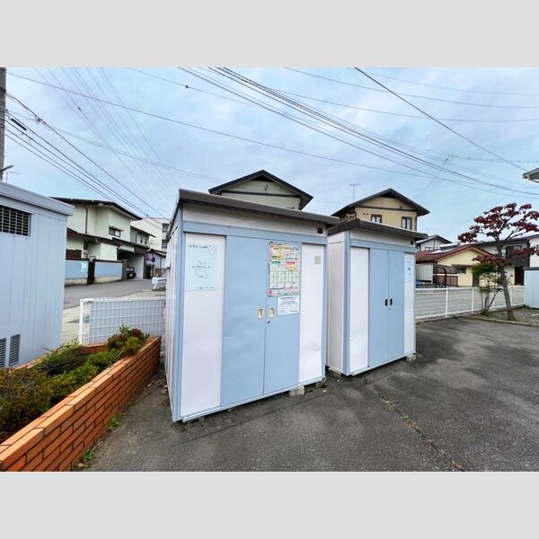 現地周辺 (ゴミ置き場)