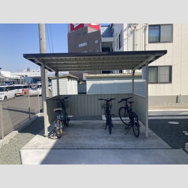 現地周辺 (駐輪場)