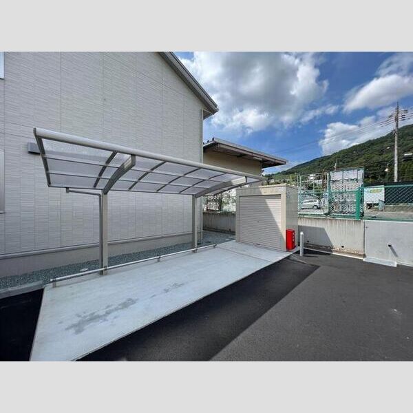 現地周辺 (駐輪場)