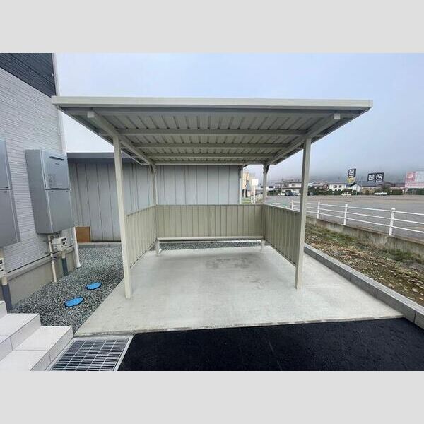 現地周辺 (駐輪場)