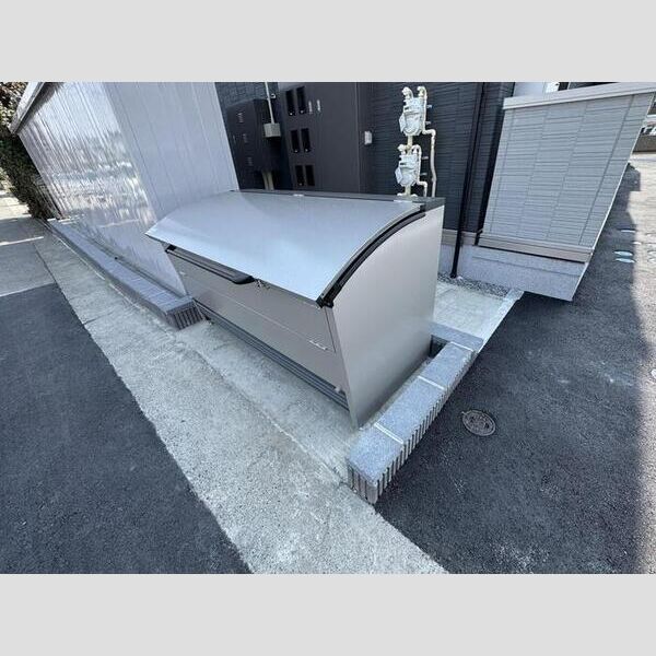 現地周辺 (ゴミ庫)