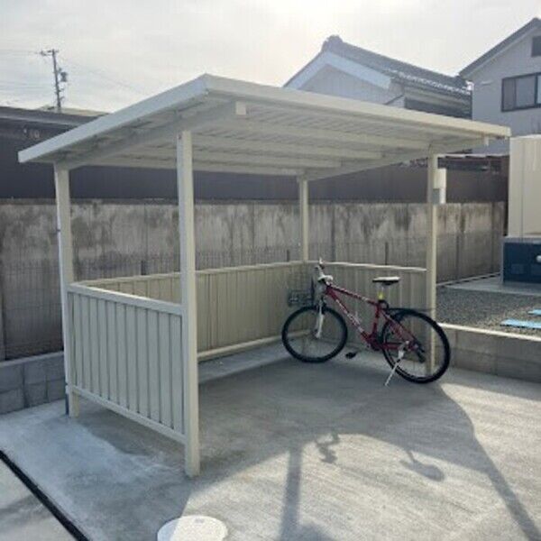 現地周辺 (駐輪場)