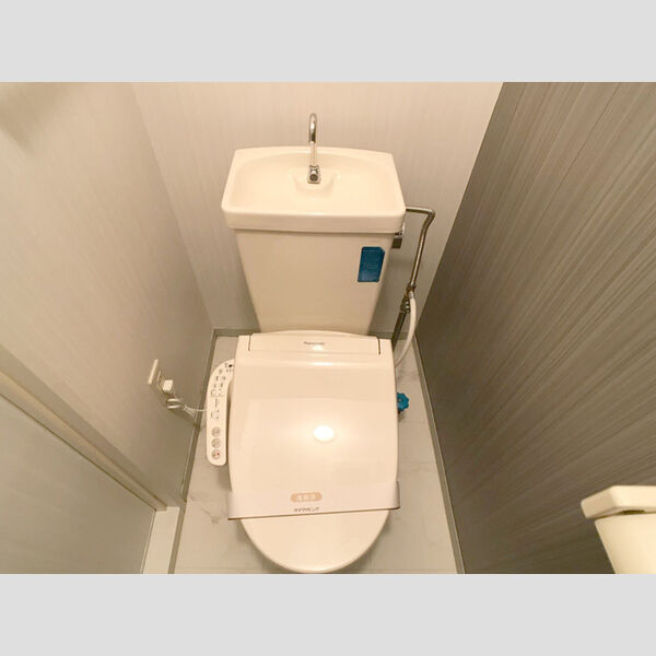 トイレ (トイレ)