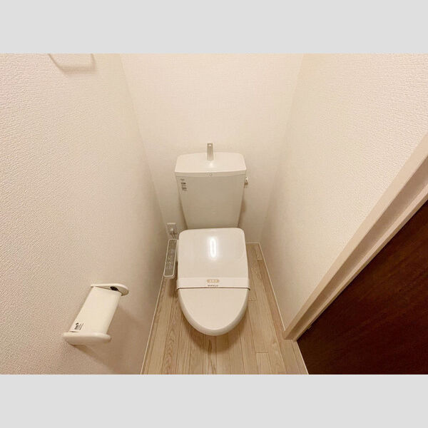 トイレ (トイレ)