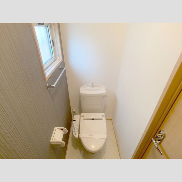 トイレ (トイレ)