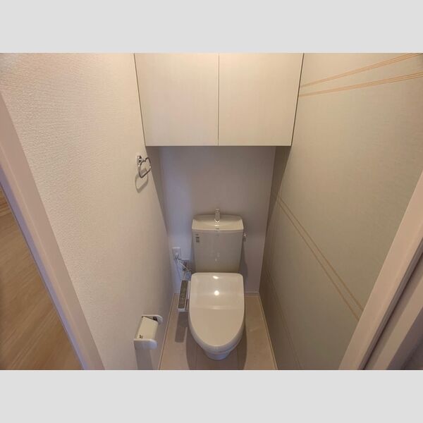 トイレ (トイレ)
