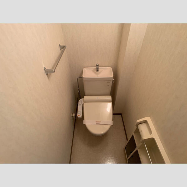 トイレ (トイレ)